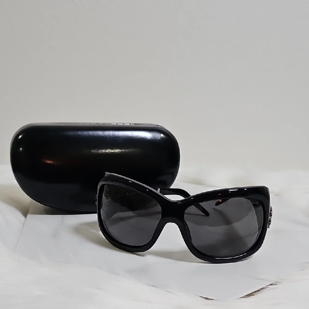 Roberto Cavalli Black Sunglasses with a Black Hard Case - Picture 9 of 9